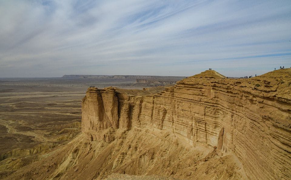 Riyadh : Edge of the World Day Trip with Dinner Ticket