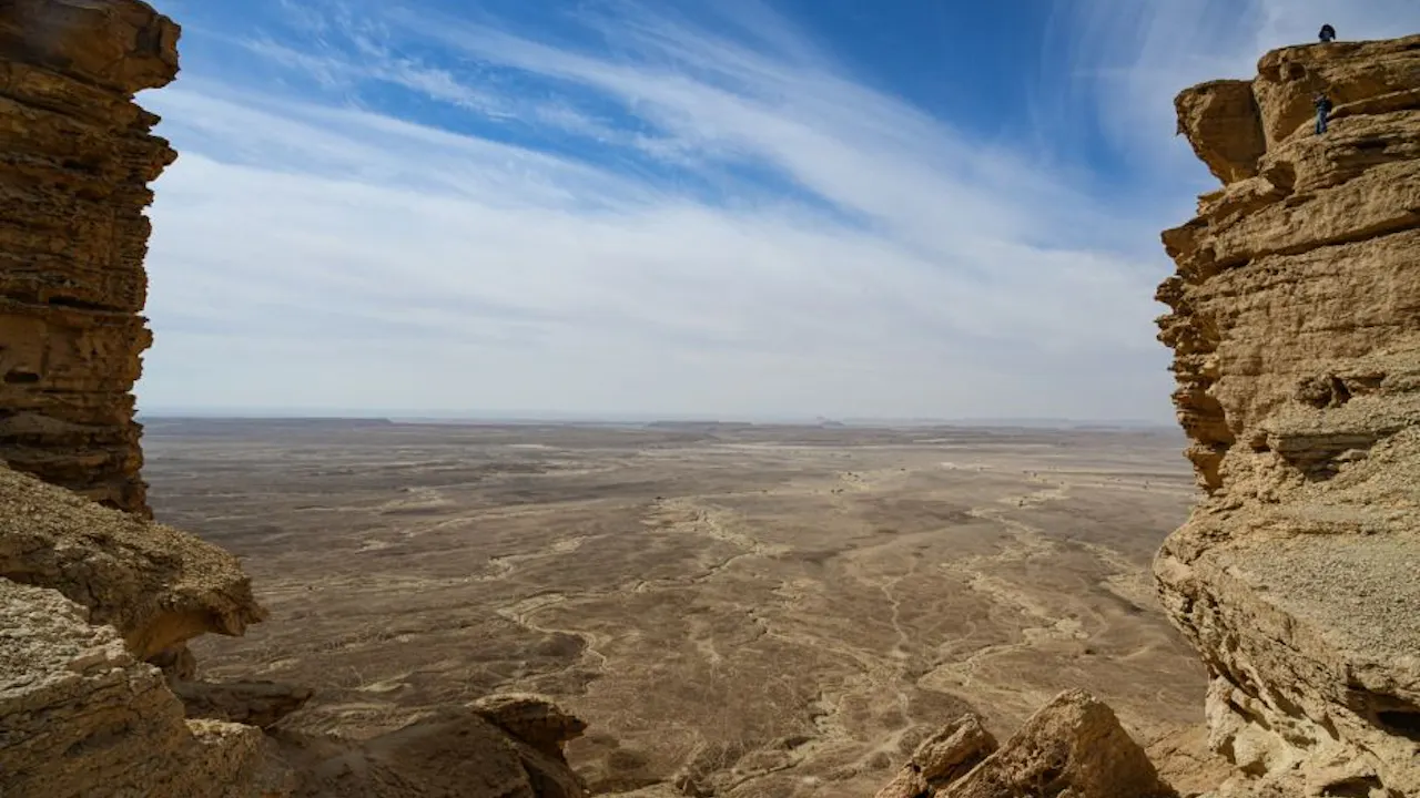 Riyadh : Edge of the World Day Trip with Dinner Price