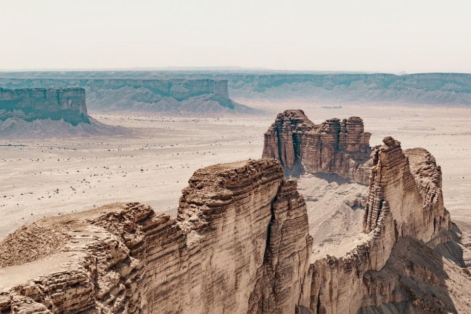 Riyadh : Edge of the World Day Trip with Dinner Thrillark