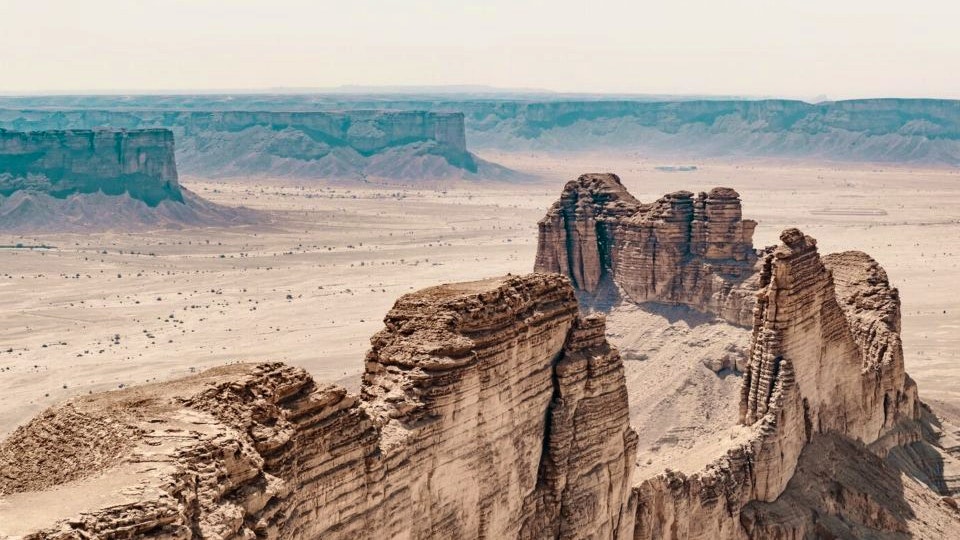 Riyadh : Edge of the World Day Trip with Dinner Thrillark