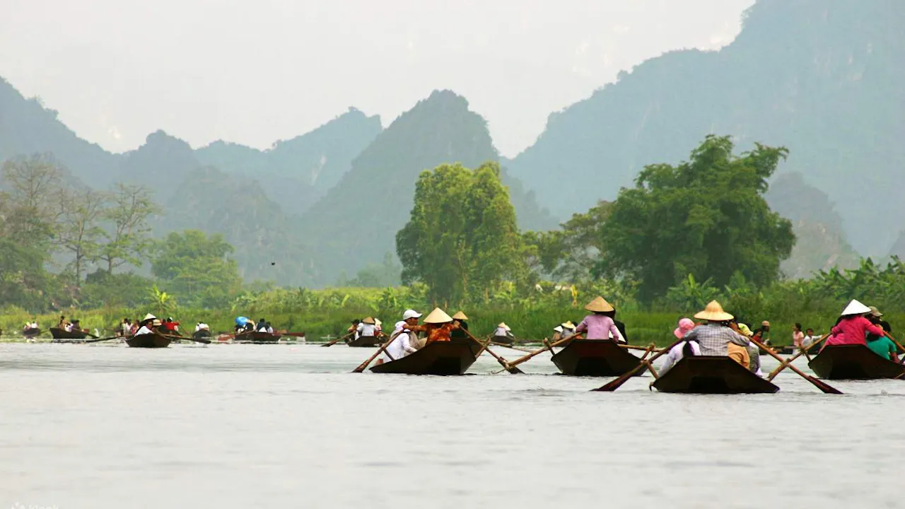 Perfume Pagoda Full-Day Guided Tour from Hanoi Ticket