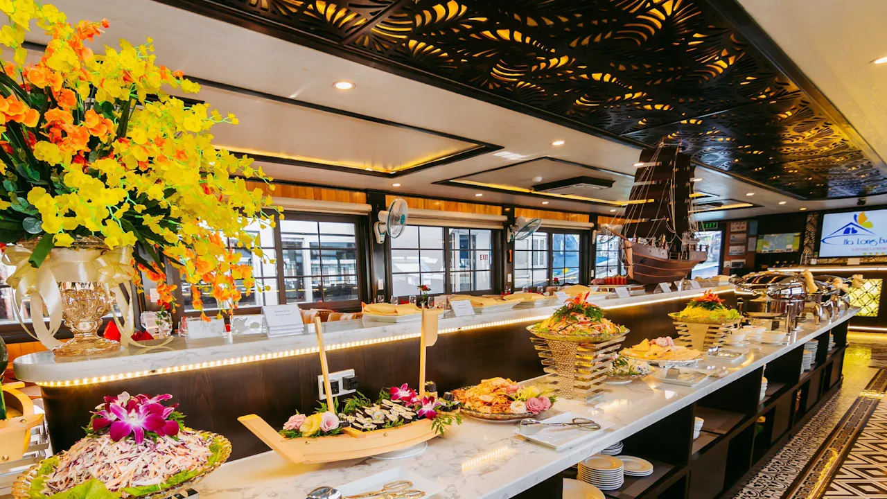 Ha Long Bay Luxury Cruise with Buffet Lunch & Kayak Experience Ticket
