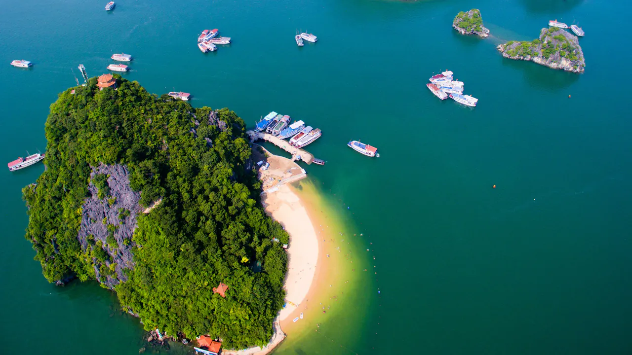 Ha Long Bay Luxury Cruise with Buffet Lunch & Kayak Experience Discount