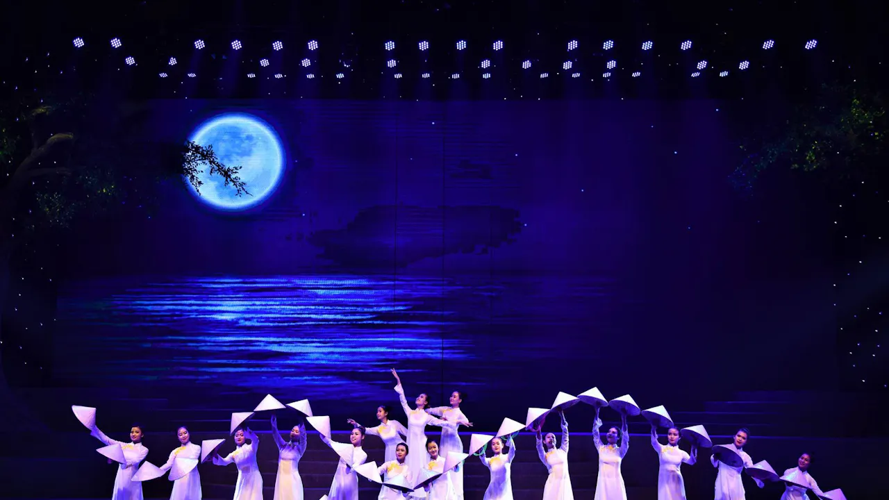 Charming Danang Show Price