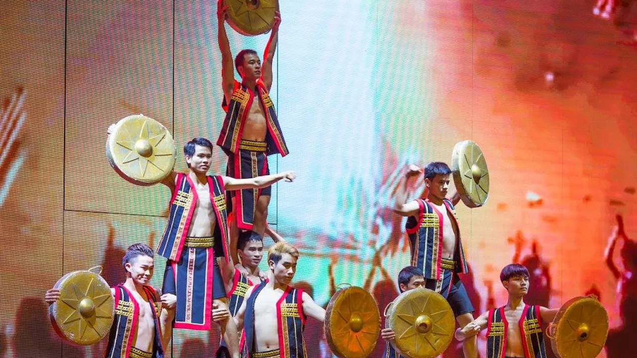 Charming Danang Show Discount