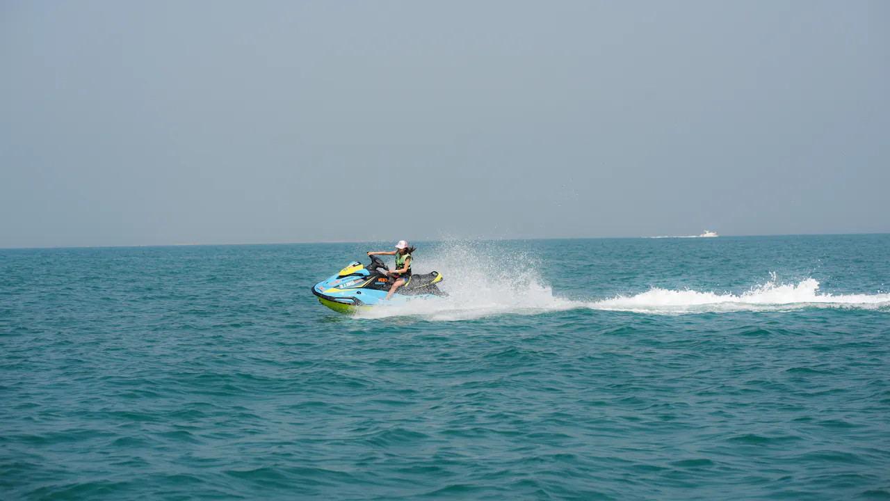 30 Min Dubai Jet Ski & Burj Al Arab View with English Breakfast