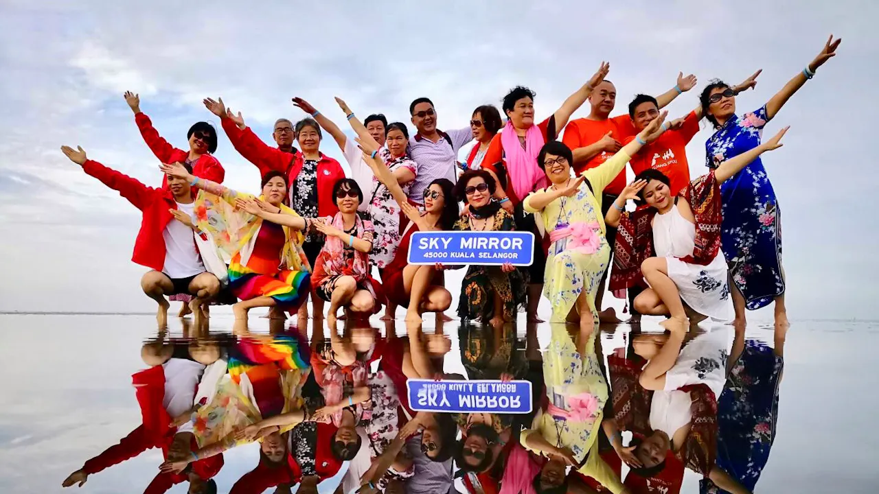 Sky Mirror & Sekinchan Paddy Field Day Tour from Kuala Lumpur