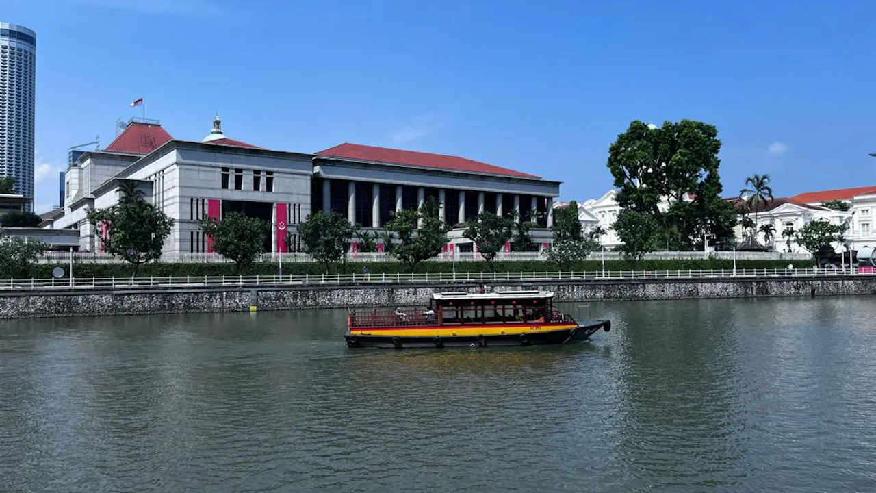Seafood Dinner And Singapore River Cruise with Heritage Tour At Clarke Quay