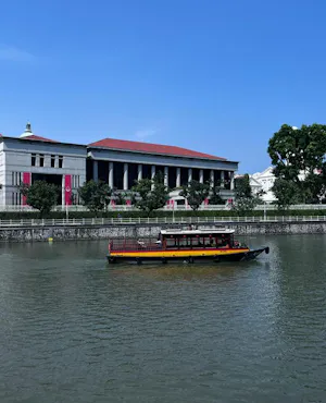 Seafood Dinner And Singapore River Cruise with Heritage Tour At Clarke Quay